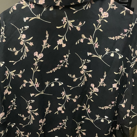 Liz Claiborne Collection Short Sleeve Black & Blush Floral Print Blouse - Picture 6 of 7